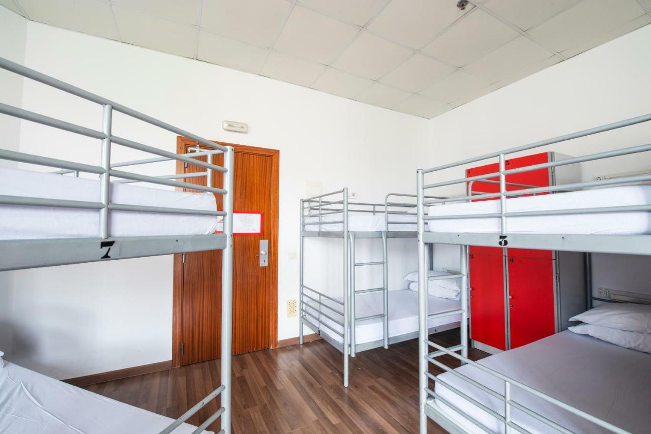 14-Bed Private Room