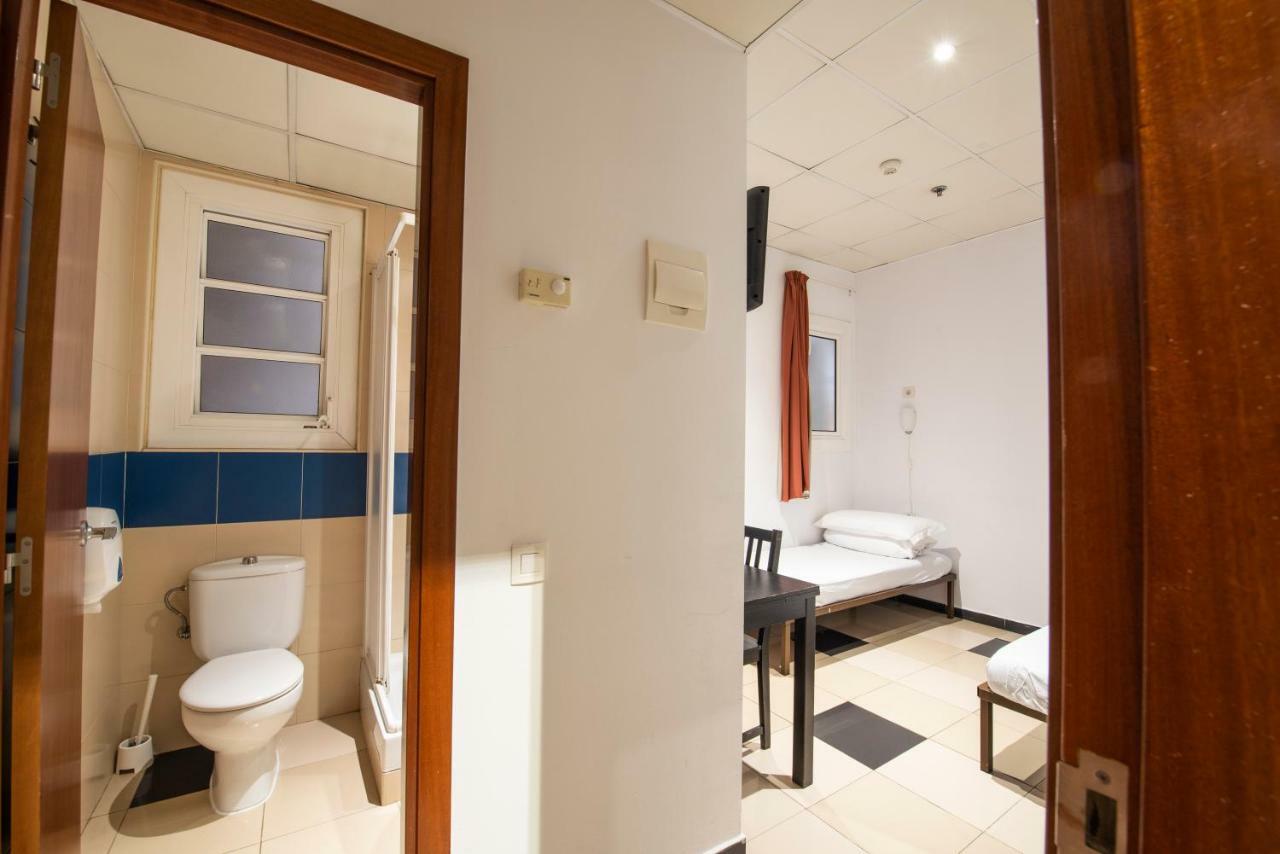 Bed 2-Bed Female Dorm Ensuite