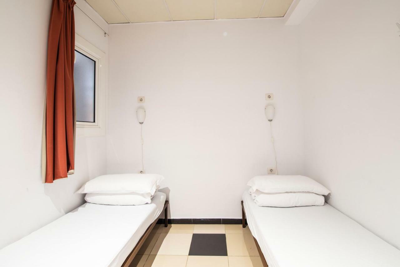 Bed 2-Bed Female Dorm Ensuite