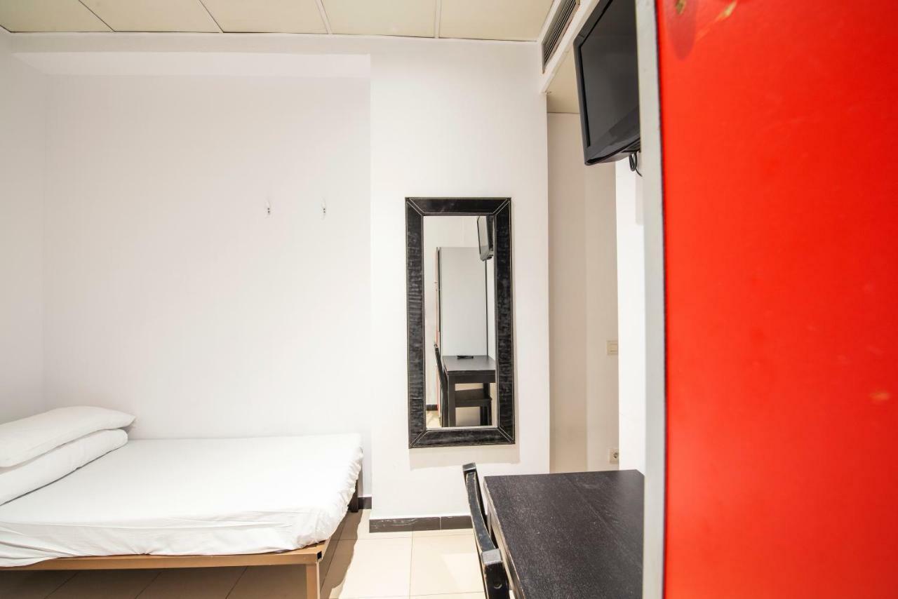 Bed 2-Bed Female Dorm Ensuite